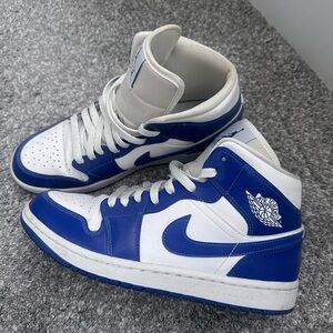 Air Jordan Women’s Kentucky Sneakers